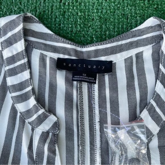 Sanctuary Striped Sleeveless Button Front Top Size 1X - Picture 8 of 9